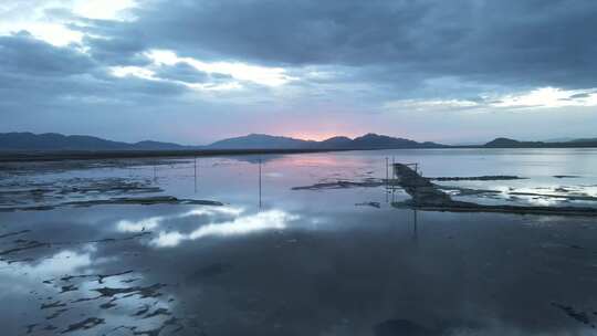 航拍青海湖泊落日美景