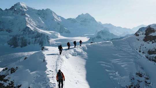攀登雪山航拍日照金山唯美延时山河ai素材
