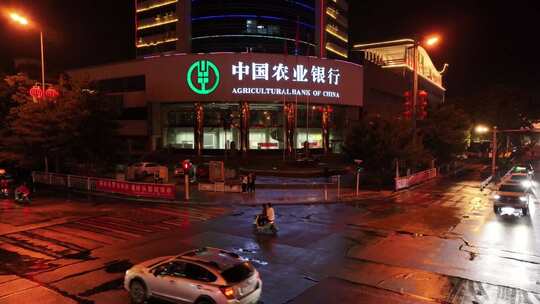 夜晚街道中国农业银行建筑