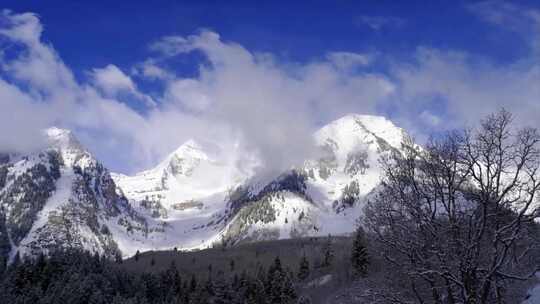 延时拍摄雪山