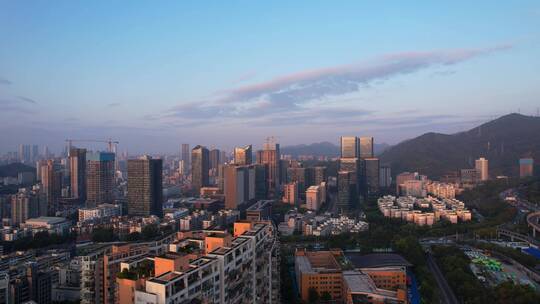 清晨阳光照耀深圳梅林高楼建筑