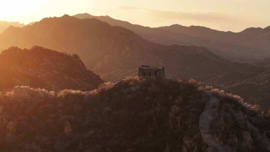 航拍夕阳下的北京龙泉峪长城