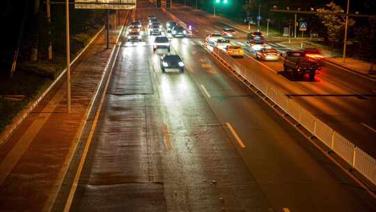 夜晚公路上行驶的车辆繁忙的公路合集