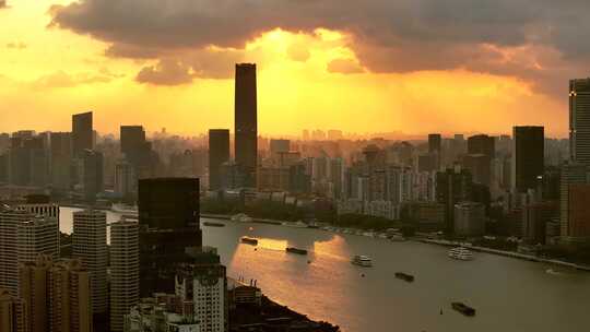 黄浦江畔的都市夕阳