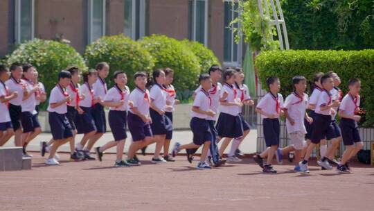 小学初中课堂体育音乐课间操班级课堂奔跑