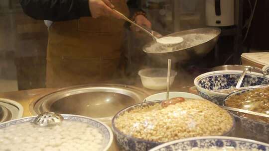 陕西西安回民街美食牛肉羊肉泡馍升格慢镜