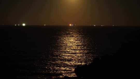 大海海面月光水面波光粼粼夜晚海平面
