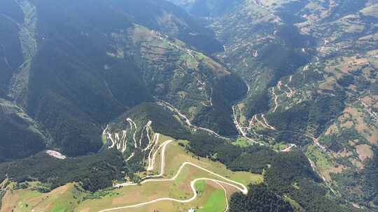 山村蜿蜒的道路视频素材模板下载