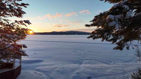 航拍冬天大雪后被冰封的湖面