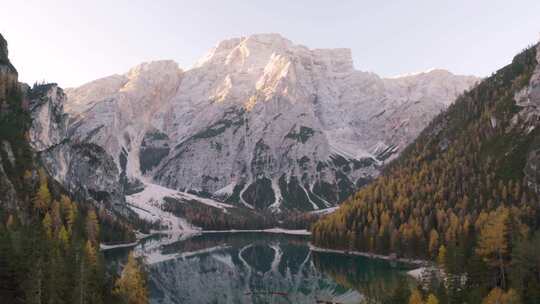 航拍新疆美景高山湖泊森林雪山大自然风景