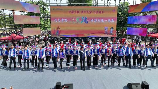 云南楚雄牟定少数民族彝族的传统舞蹈三月会