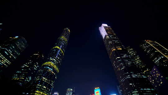 仰拍广州城市高楼夜景