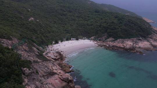 航拍大鹏山海风光石头海滩旋转环绕