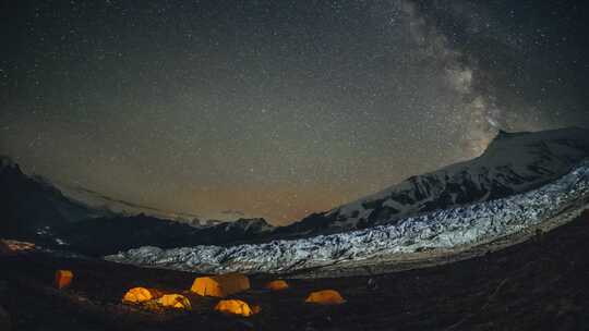 喜马拉雅马纳斯鲁雪山星空延时