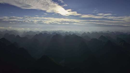 广西早晨大山晨光山川山峰光影山脉喀斯特