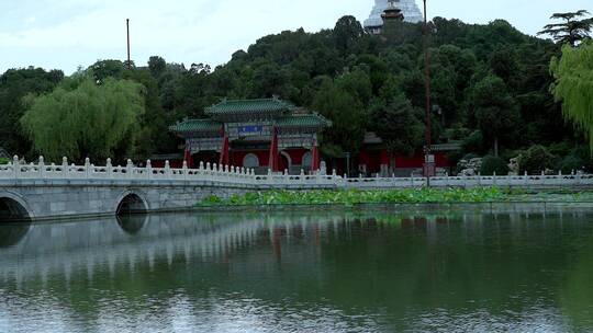 北京北海公园风景永安桥白塔