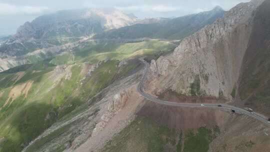 新疆伊昭公路远观白石峰