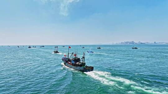 开海青岛积米崖渔船出海打鱼视频素材模板下载