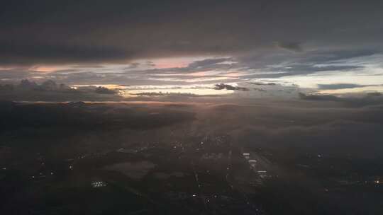 高空俯瞰城市日出云海景象