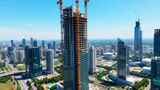 城市在建摩天大楼鸟瞰全景高清在线视频素材下载