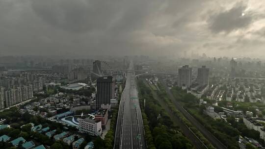 上海疫情城市航拍阴天