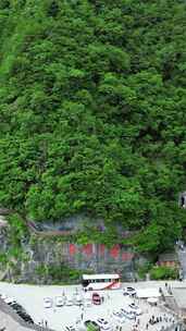 竖版航拍湖北神农架天燕景区4A景区