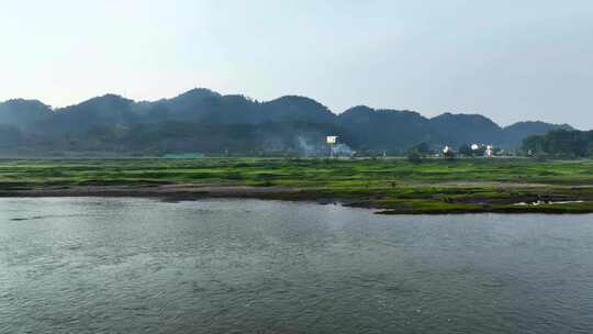 老蜂农挑蜂箱进山合集