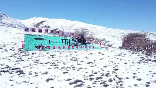 4K西藏雪山电力建设现场航拍05