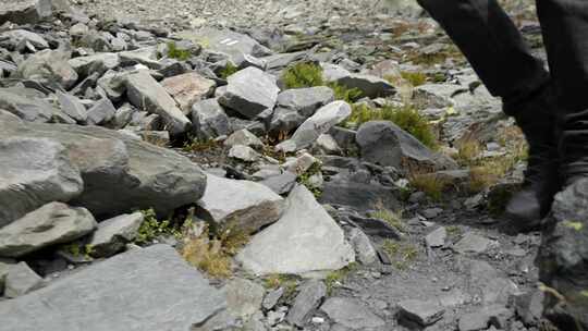 靴子、登山鞋、岩石、腿