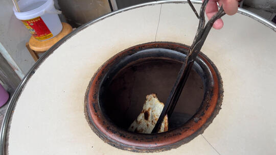 湖北荆州地方特色美食小吃锅盔烹制过程