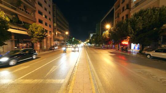 雅典夜晚的公路交通