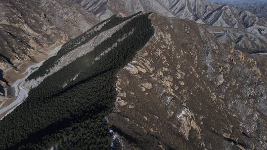 航拍大雪过后的山峰峡谷美景