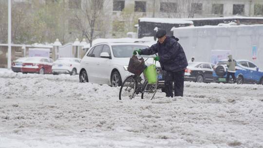 城市大雪交通