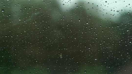 4K-4分钟公交车窗上的雨滴