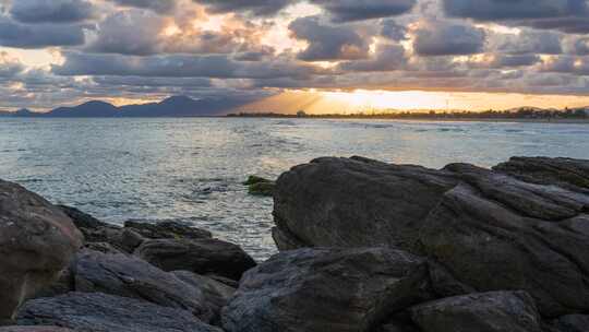 海浪海洋海岸岩石浪花海水日落大海礁石