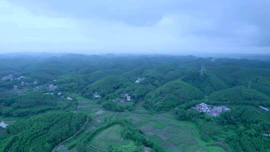 南方乡村田野绿色群山森林航拍自然风光