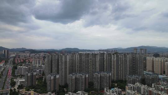 大雨将至的城市