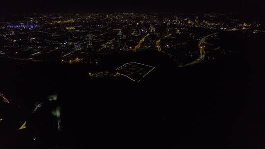 航拍露营基地下的城市夜景