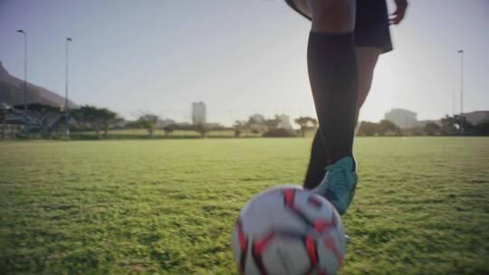 足球运动员在踢足球视频素材模板下载