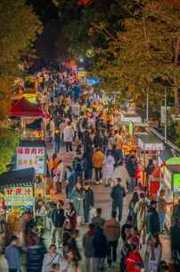 热闹的夜市街景人流延时-广西柳州市城中区