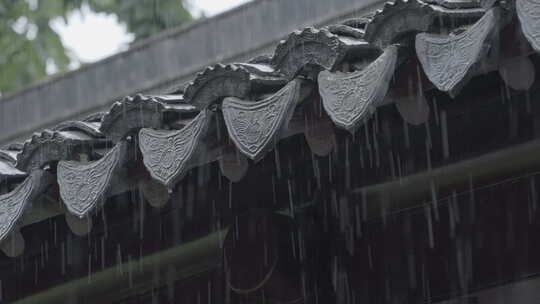 唯美屋檐雨滴  古建筑屋檐下雨  意境水滴视频素材模板下载