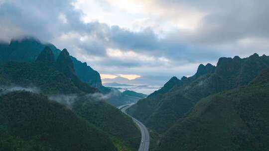 广西贵港平南北帝山清晨高速公路山景