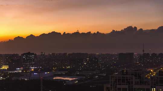 城市傍晚夕阳晚霞云彩移动延时摄影