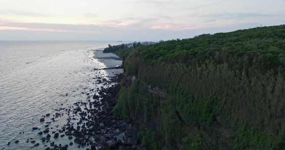 航拍傍晚的北海涠洲岛海边山崖美丽风景