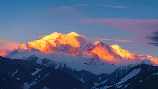 新疆天山雪山云海大山山峰山脉延时摄影ai