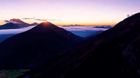 合集山脉日出云海延时风光