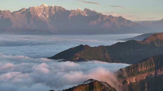 3倍牛背山红光云海山墙经典