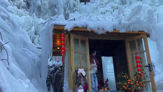 济南南部山区九如山，冰瀑成型冰天雪地