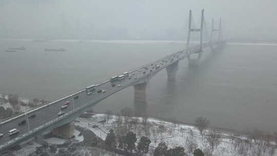 航拍武汉长江二桥冬天下雪
