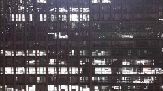 深夜加班的写字楼灯光关闭延时摄影